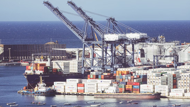 Lloyd’s Plans to Cancel Coverage if Ships Pay Tolls to Iran in Strait of Hormuz